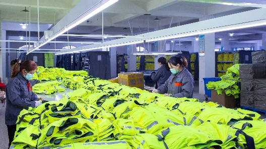 從樣品到成品，揭秘執(zhí)勤棉服定制全過程！